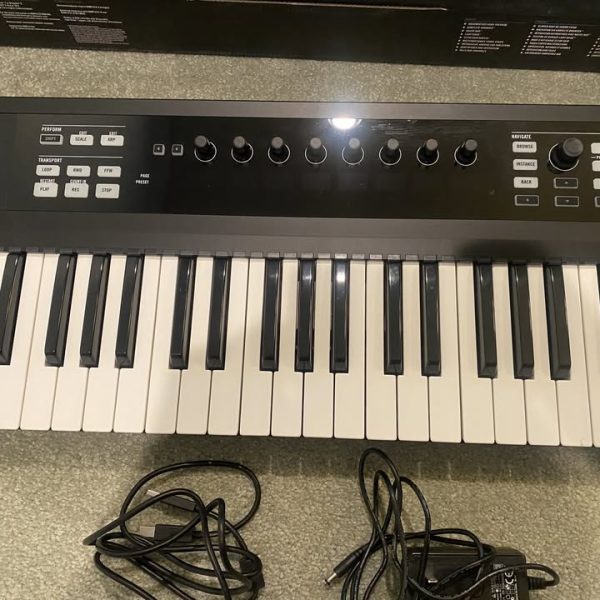 NATIVE INSTRUMENTS KOMPLETE KONTROL S49 MIDI KEYBOARD