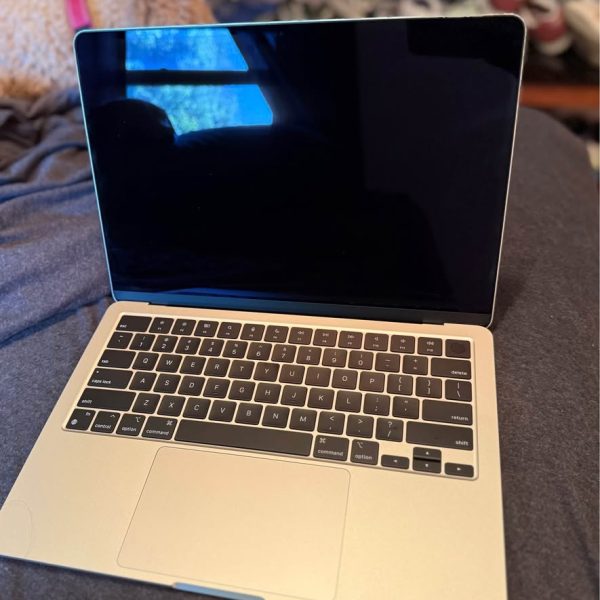 Apple - MacBook Air 13.6" Laptop - M2 chip Built for Apple Intelligence - 8GB Memory - 256GB SS
