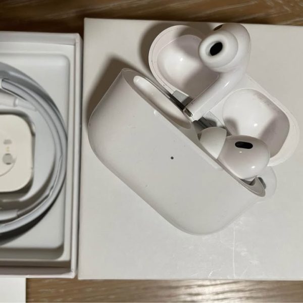 Apple AirPods Pro (2nd generation) with Charging Cable (USB-C) (used)