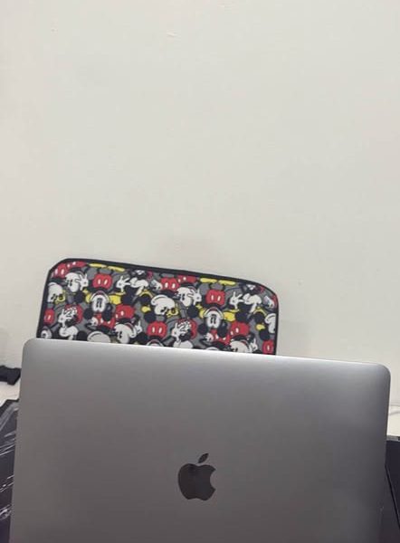 macbook 2022 13” 24GB 99%