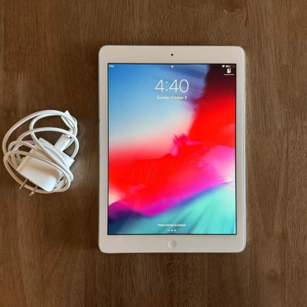 Apple iPad (6th Generation, 9.7”)