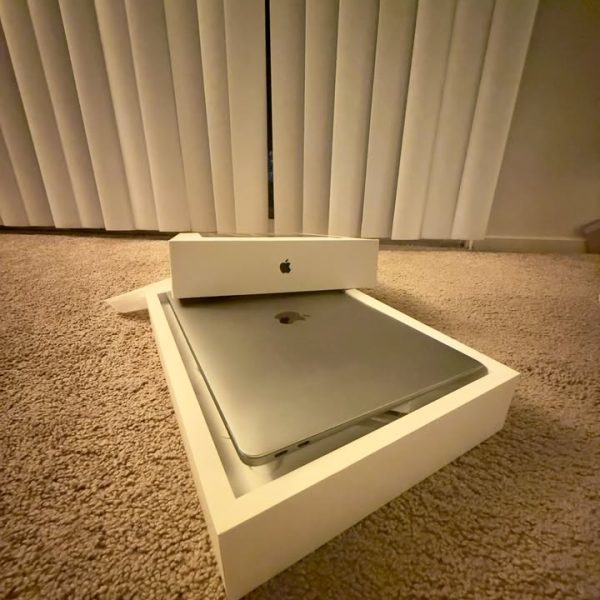 Apple Macbook Air M1 (Student Discount Available)