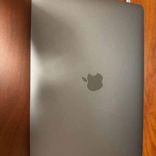 MacBook Pro 2022 13” M2