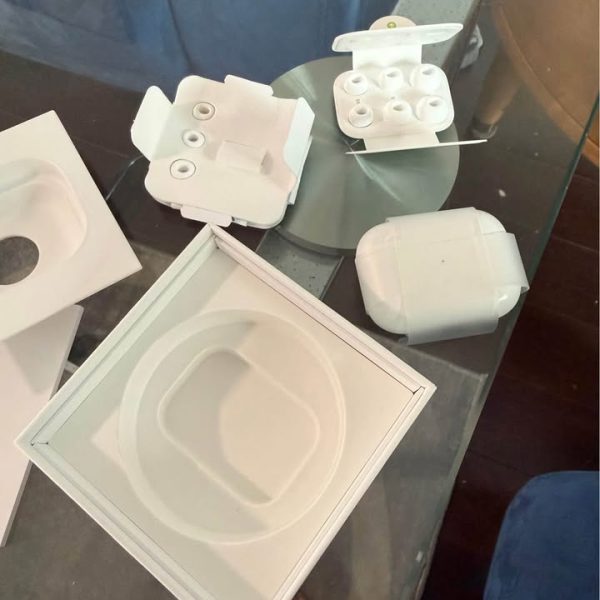 Apple AirPods Pro (2nd Gen) with MagSafe Case + Box – Excellent Condition