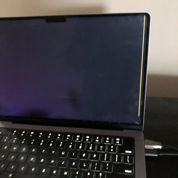 14" MacBook Pro 2021 *broken screen*