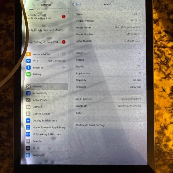 Apple IPad 9th gen with keyboard 64gb