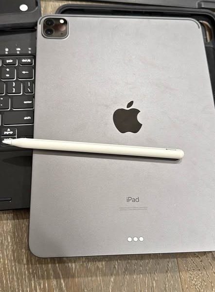 iPad Pro 2nd Gen 11” 128G with Apple Pencil and accessories