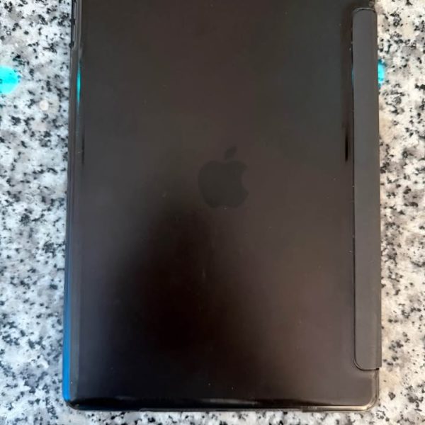 Apple iPad (9th Generation) 64GB, WiFi