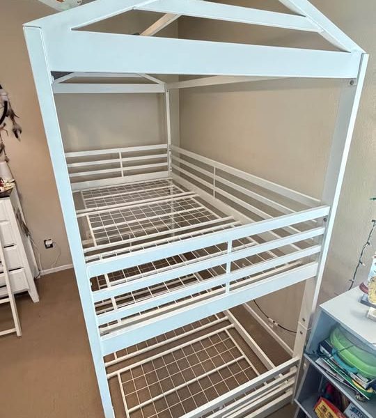House-Style Metal Twin Bunk Bed