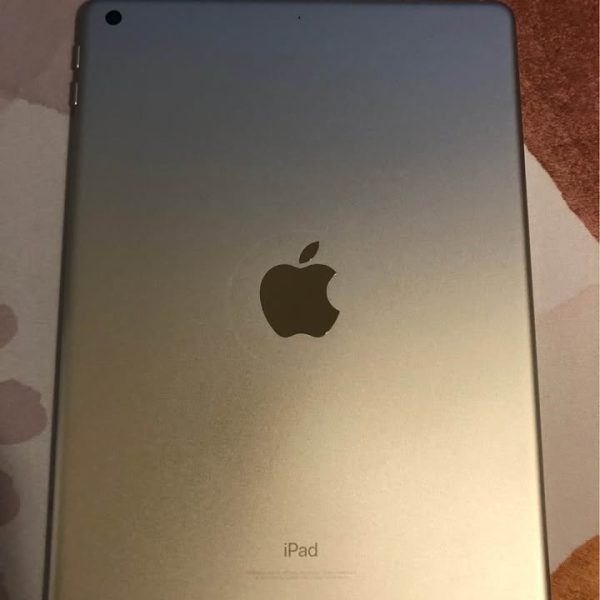 iPad 5th Gen 32GB white/sliver