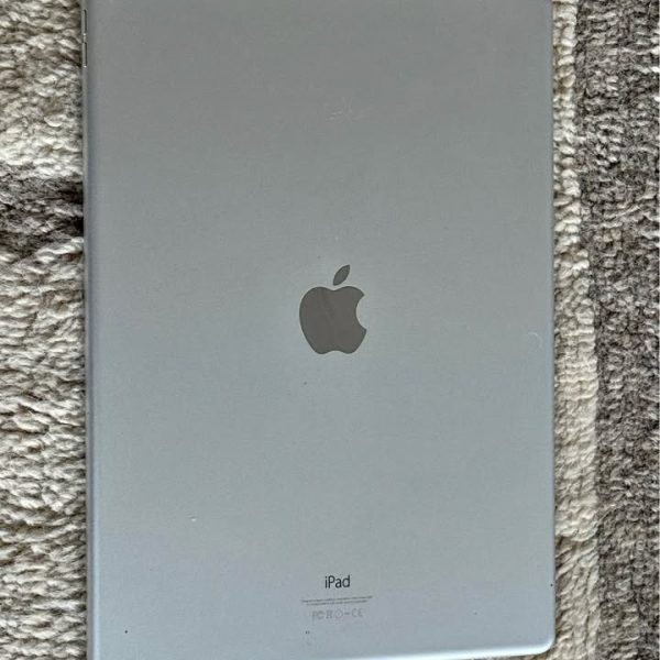 Apple iPad 9.7” – Excellent Condition