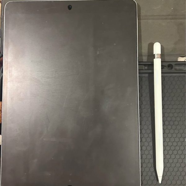 iPad Pro 9th Gen (2017) and 1st gen Apple Pencil For Sale!