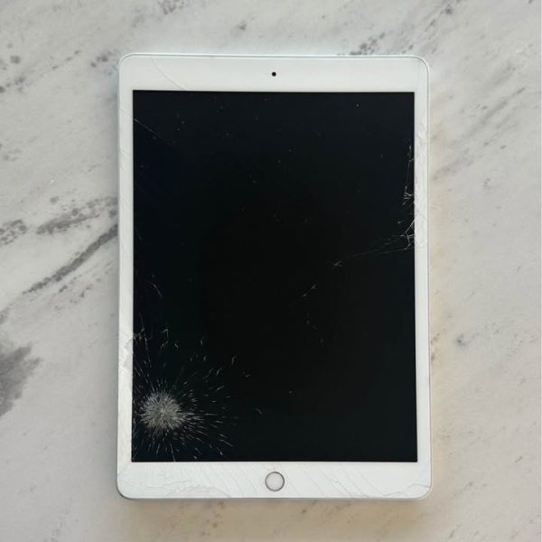 iPad (7th generation), Needs New Battery, Selling for Parts