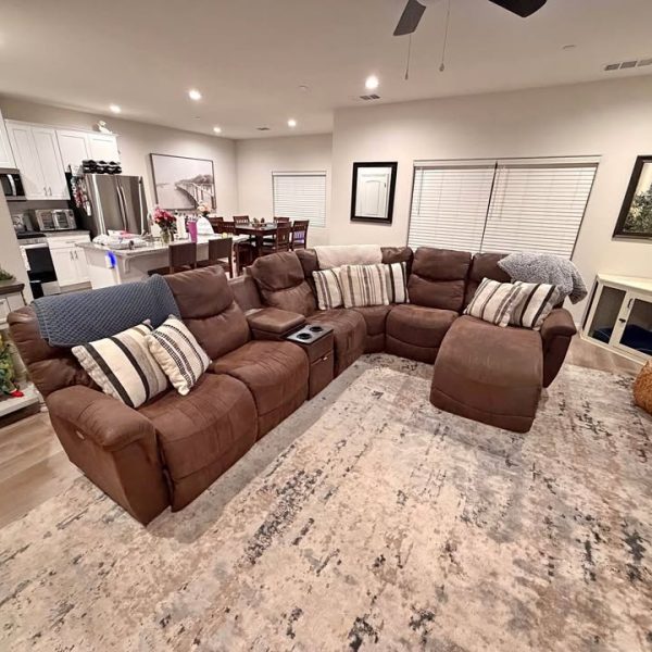 La-Z-Boy 6 Piece Sectional with chase