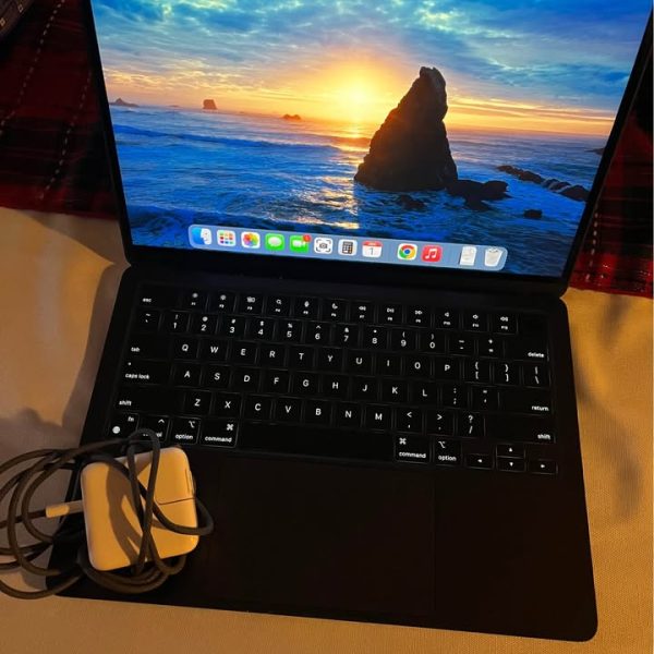 Apple MacBook Air 13.6" (256GB SSD, Apple M2, 8GB) Laptop - Midnight