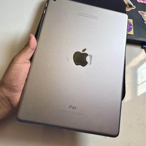 iPad 5th gen 32gb wifi