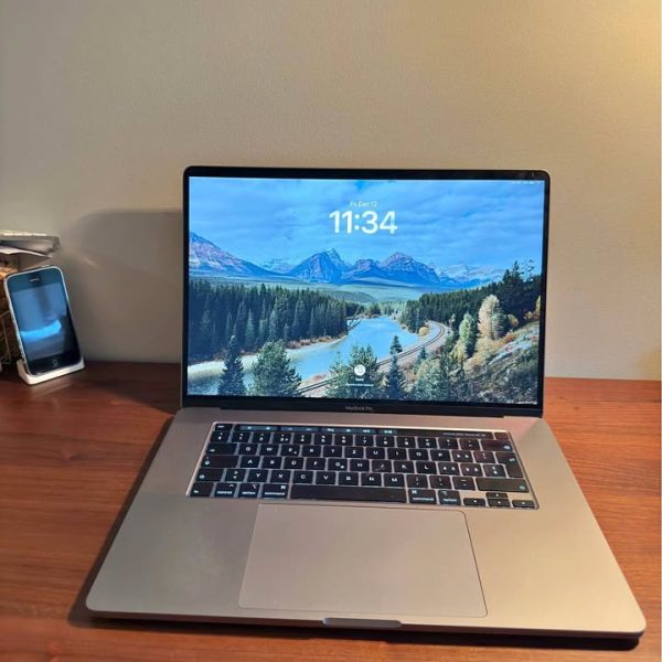 MacBook Pro 16” (2019) — i7 / 32GB RAM / 512GB SSD / AMD 5300M