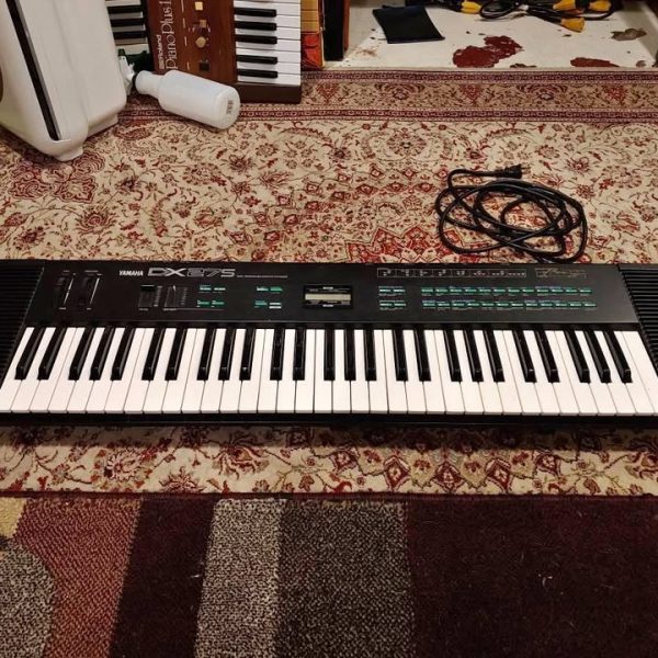 Yamaha DX27S FM Synthesizer 1986
