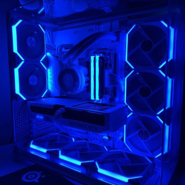 High-End White Gaming PC