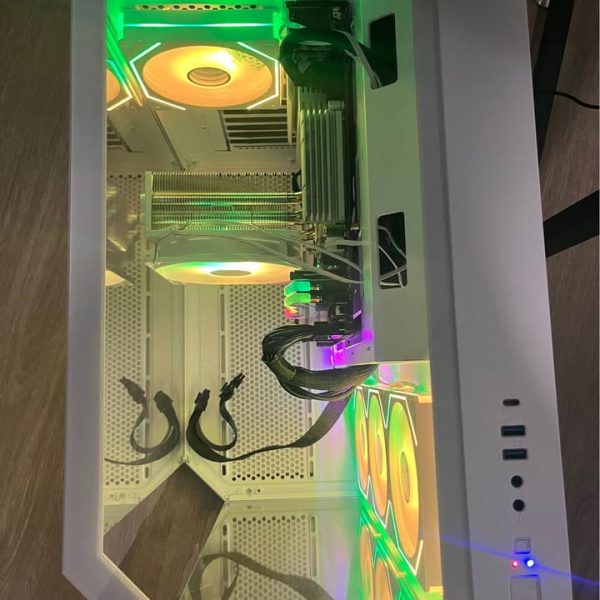 WHITE GAMING PC / NO GPU