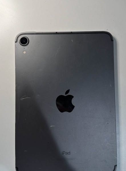 iPad mini 6th gen - Cracked