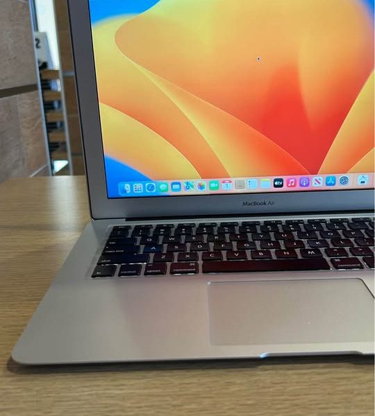 Apple MacBook Air 13” i5/4GB/256GB