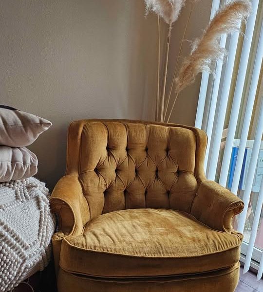 Vintage button-tufted accent chair